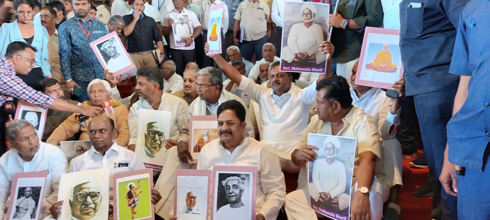 Congress condemns installation of Savarkar’s portrait in Suvarna Vidhana Soudha